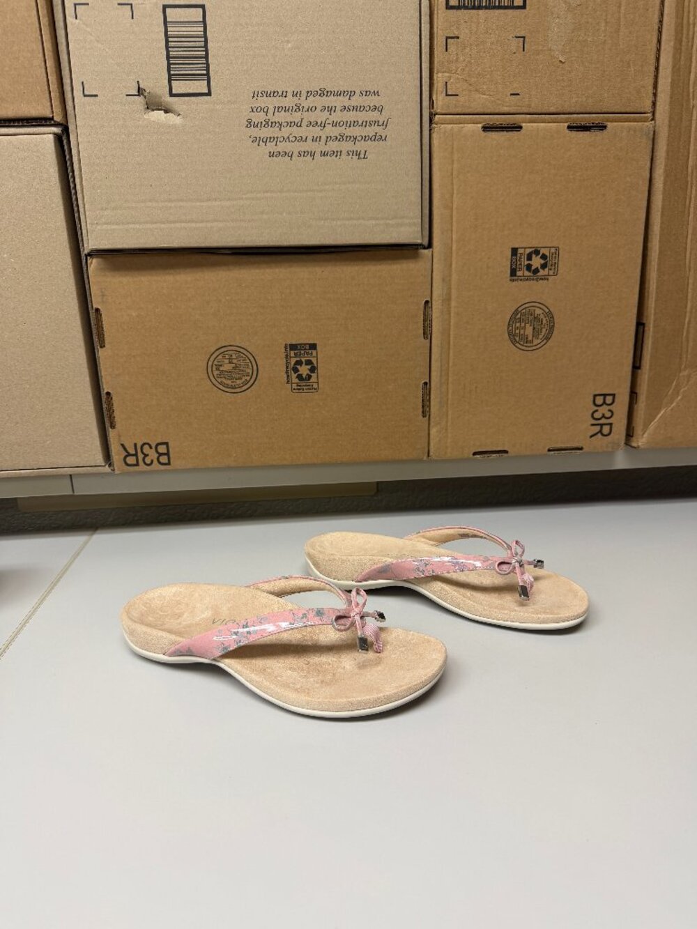 Vionic Bella Sandals - pink floral - size 8.5